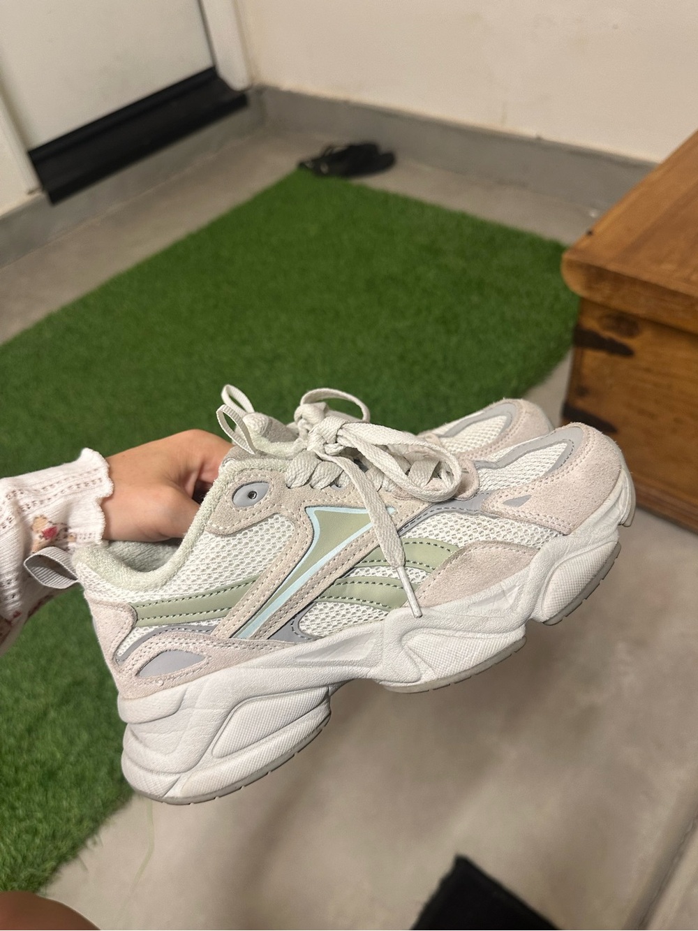 Reebok Chunky Retro Dad Sneakers Cream Sage Green Y2K Size 6.5